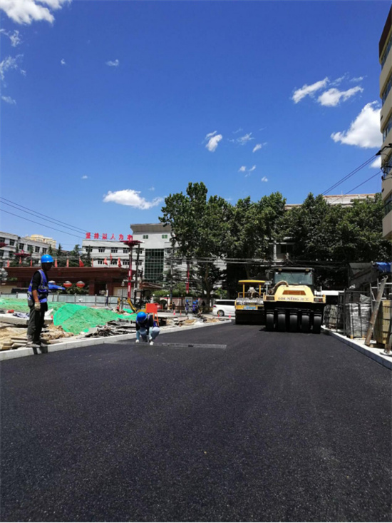 道路沥青砼铺筑